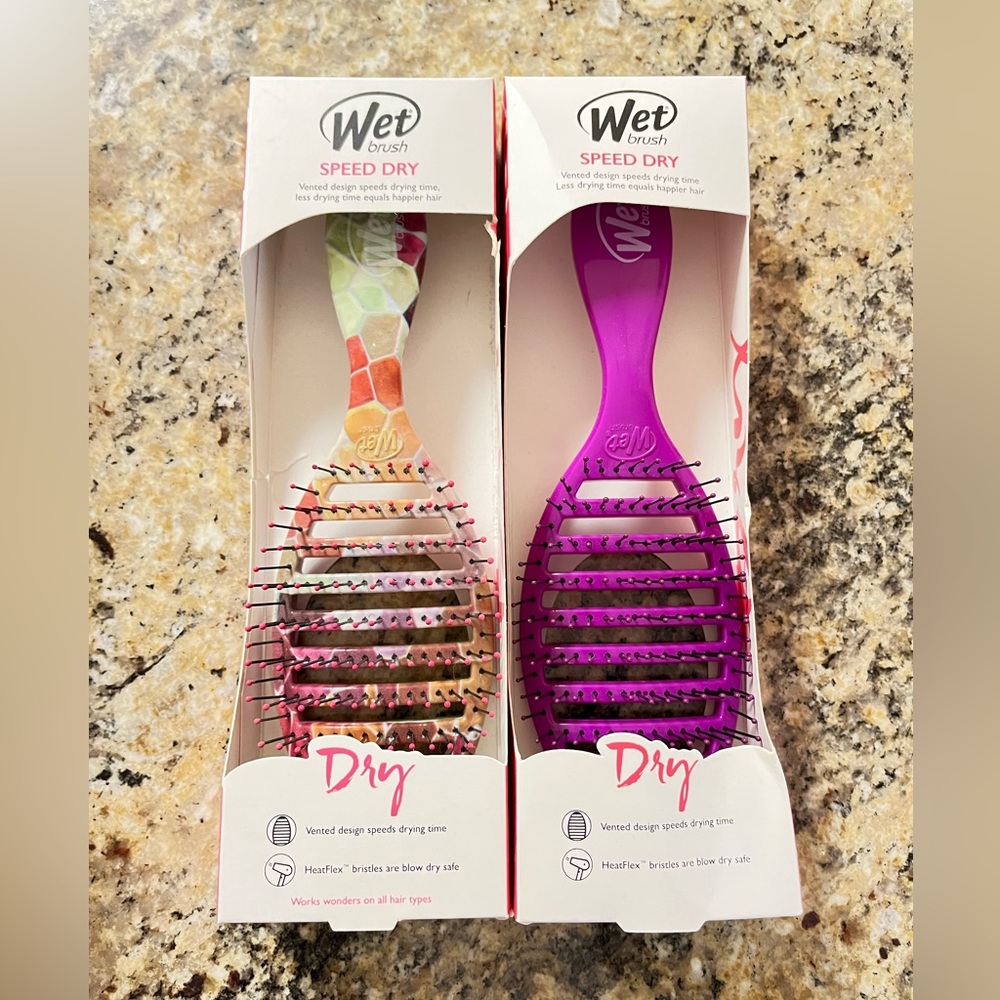 NIB   WET BRUSH. SPEED DRY. BUNDLE OF 2